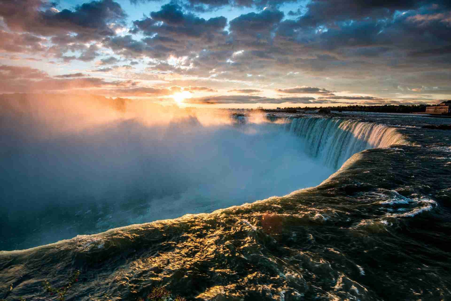 Horseshoe Falls Viewpoint