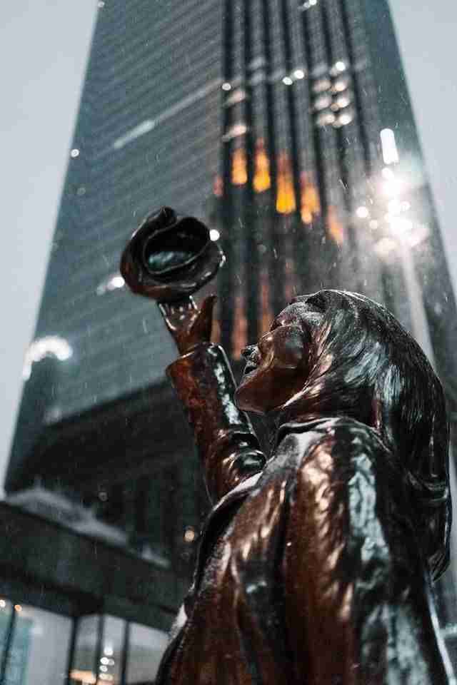 Mary Tyler Moore (Mary Richards) Statue by weston m