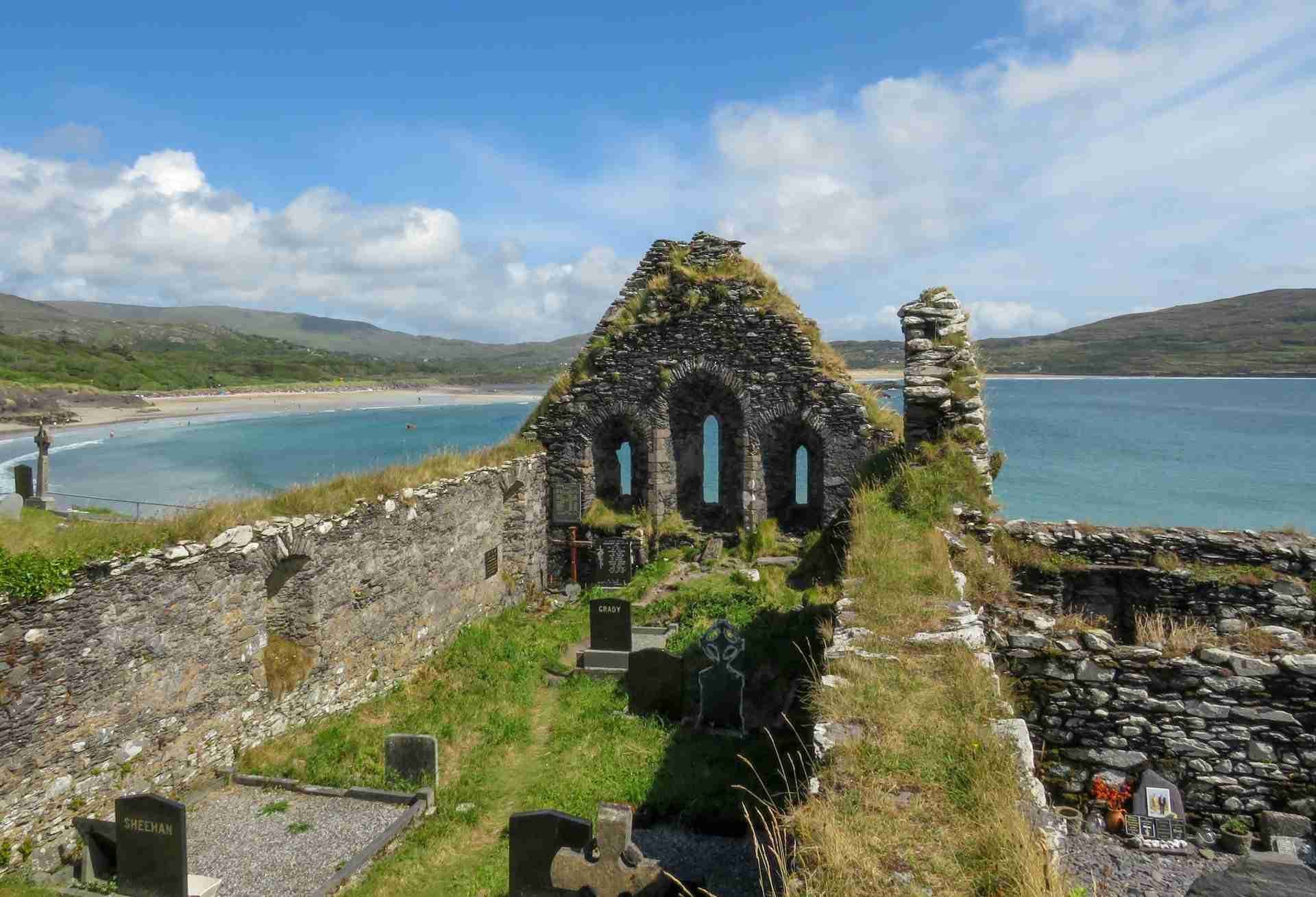 Derrynane Abbey (Tigh Mór Dhoire Fhíonáin)