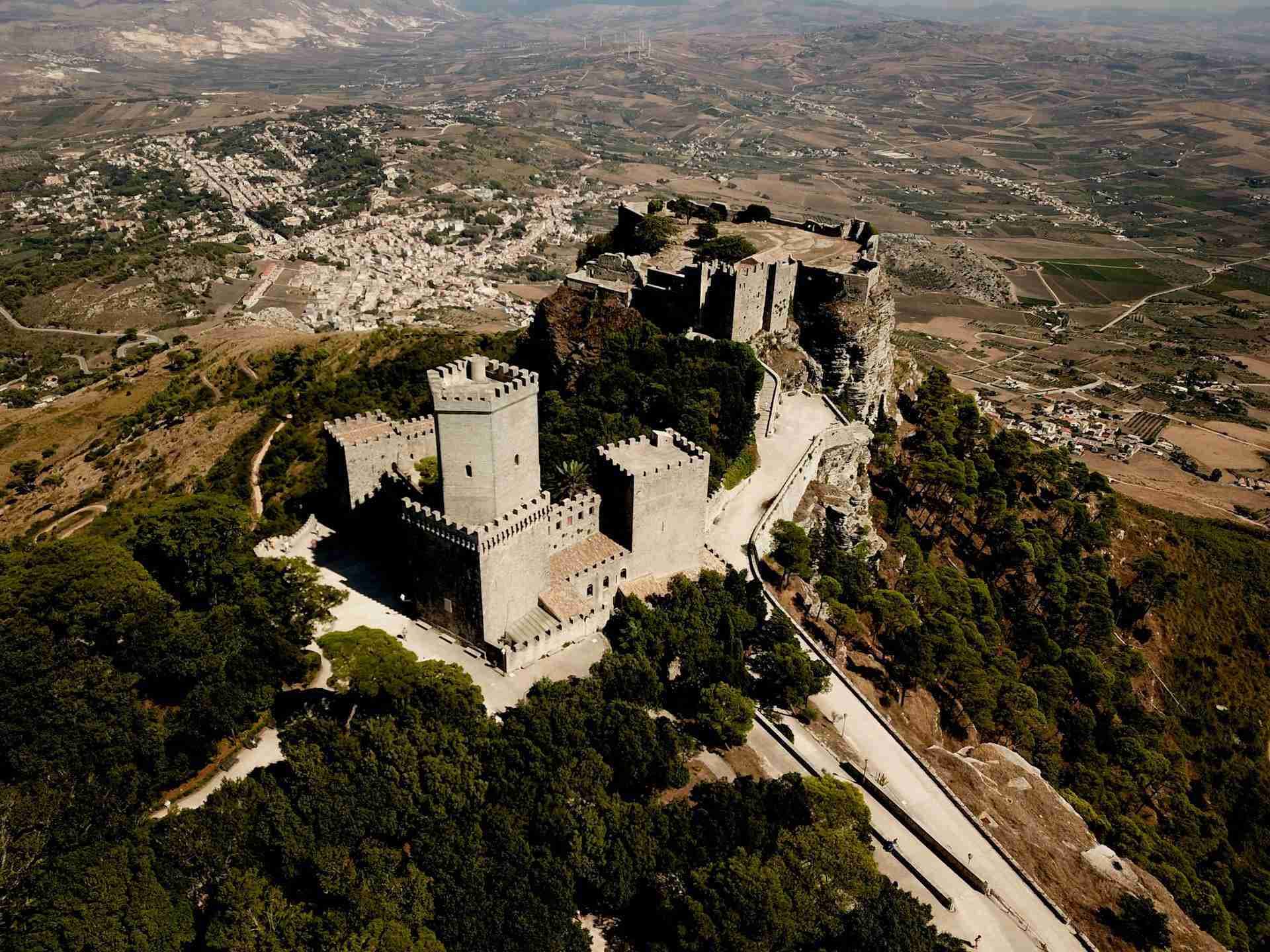 Castello del Bálio by Freysteinn G. Jonsson
