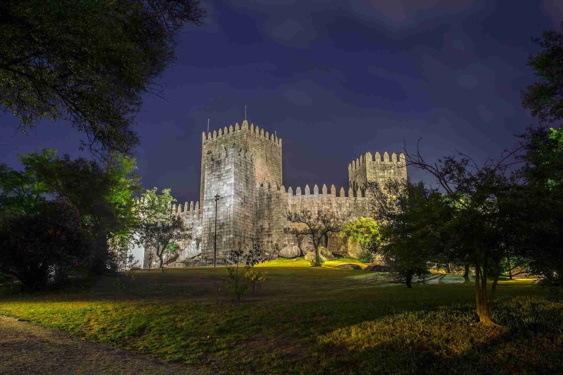 Guimarães Castle by L.Filipe C.Sousa