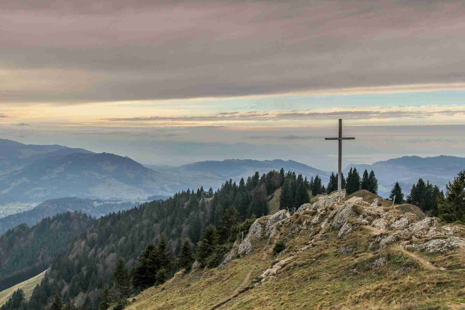 Hochhäderich Summit Cross by Thanti Riess