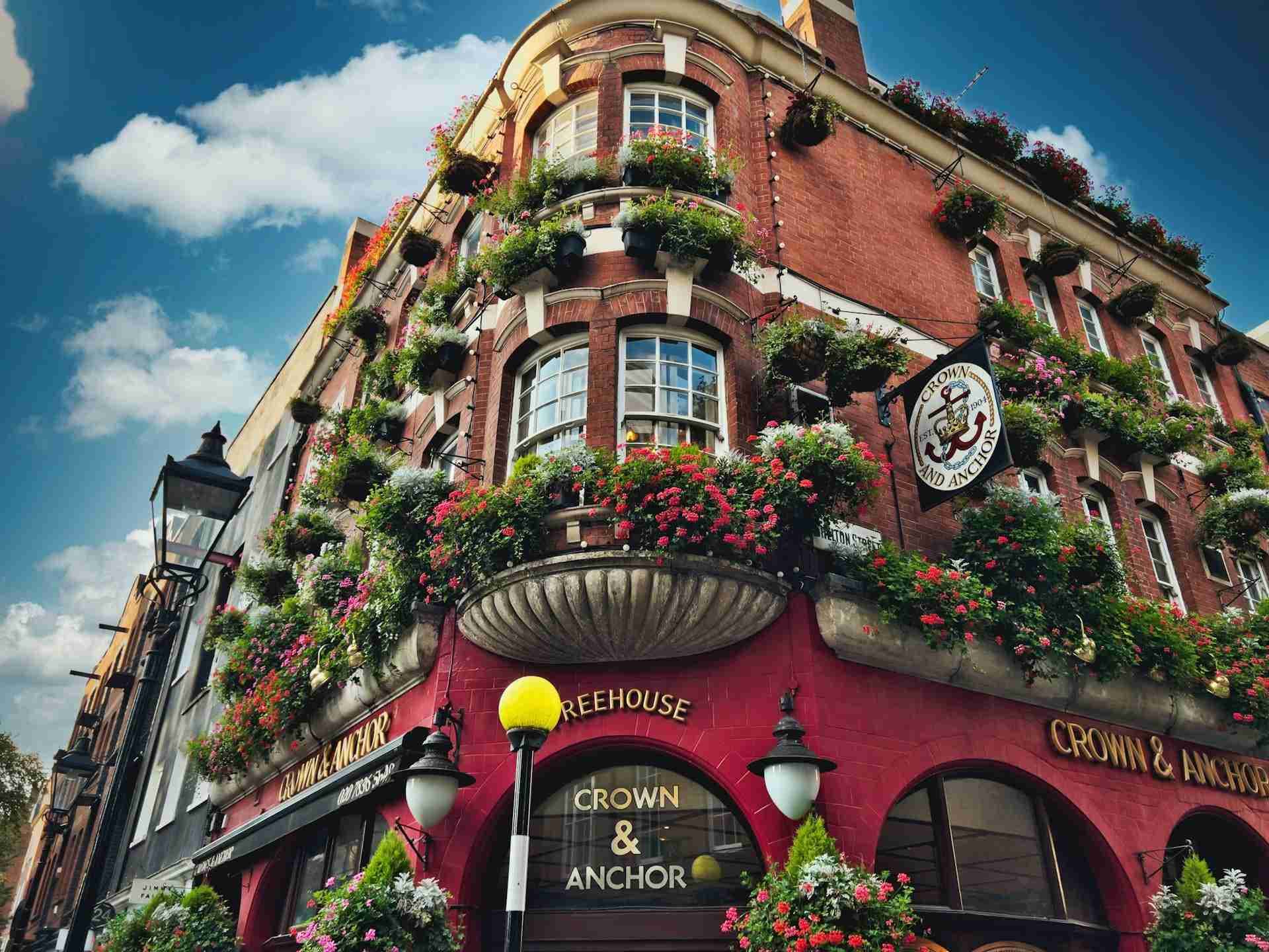 Crown & Anchor by Tim-Luca Lagmöller