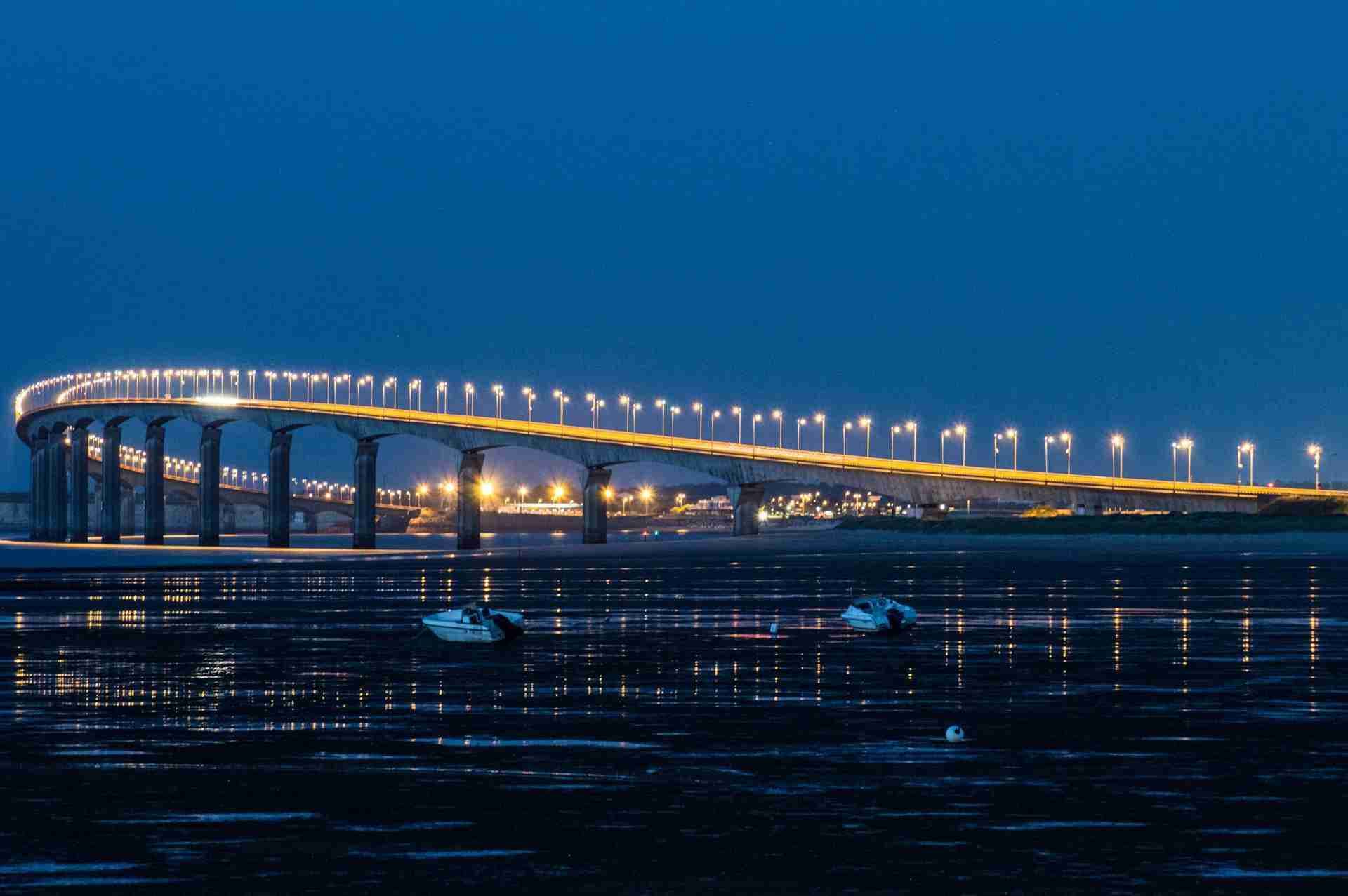 Pont de l’Île de Ré by Lucas Gallone