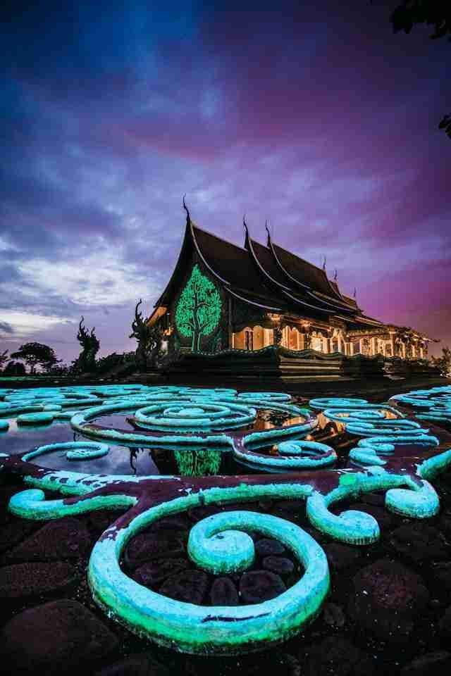 Wat Sirindhorn Wararam Phu Phrao