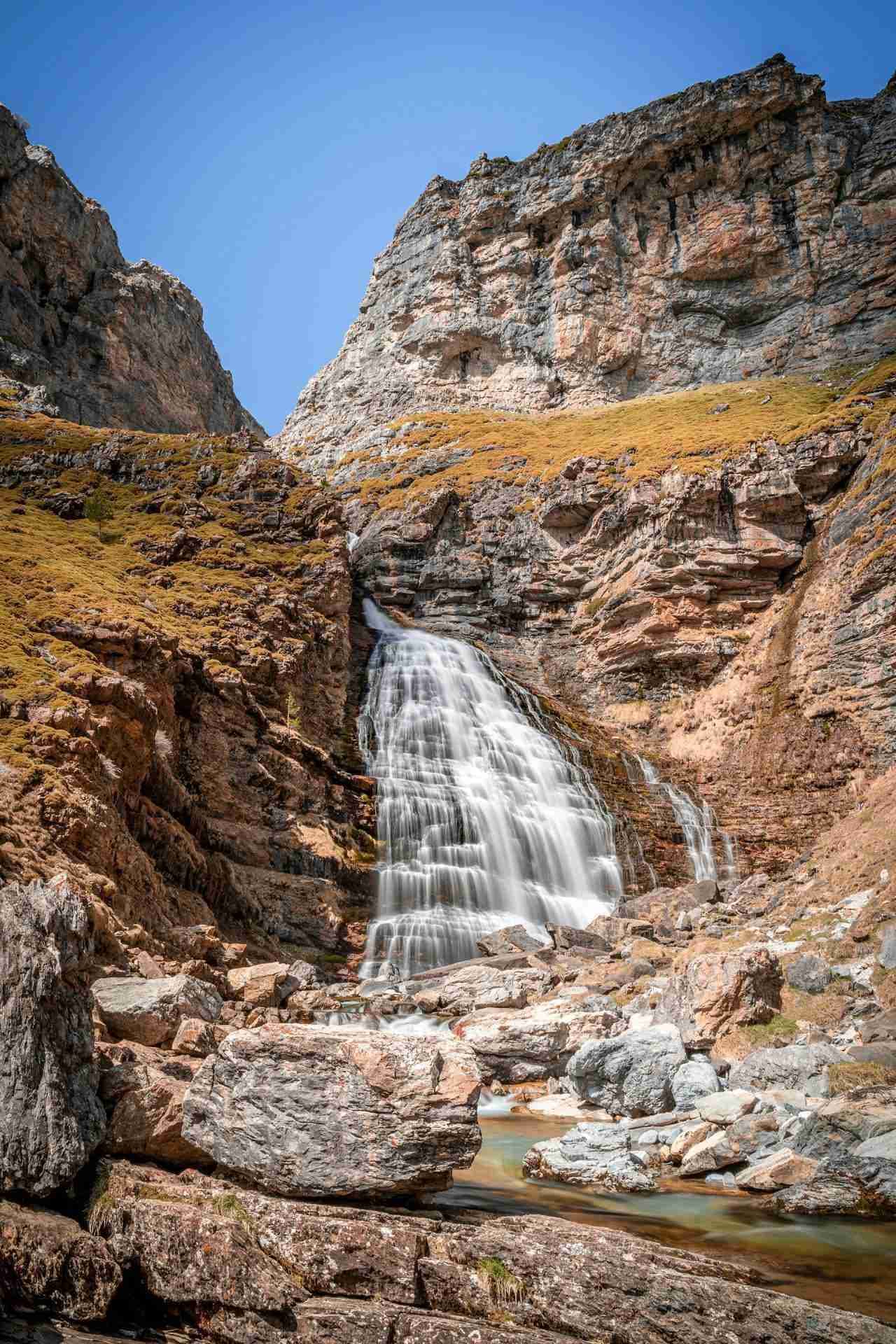 Cascada de la Cola de Caballo by Pedro Sanz