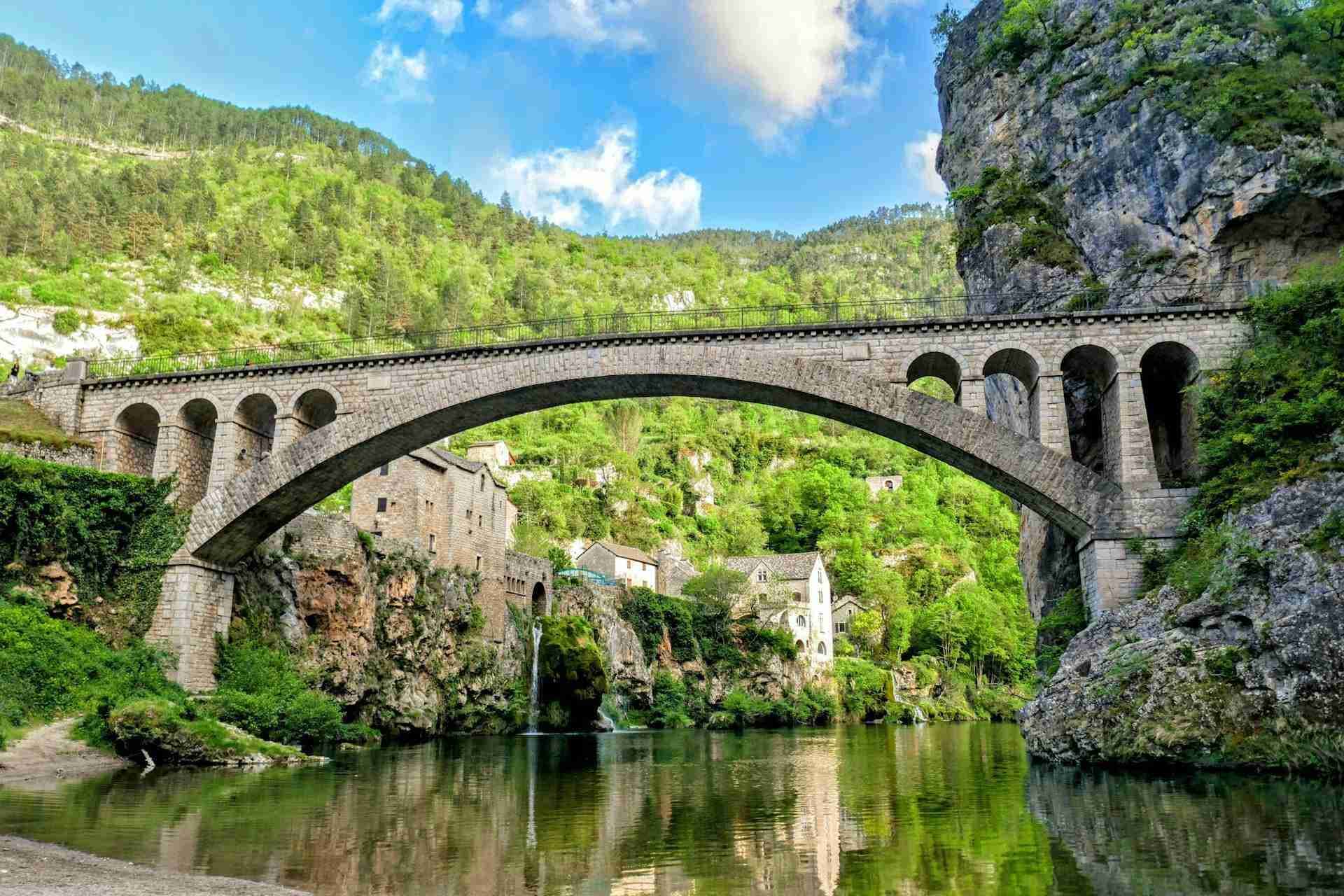 Pont de Saint-Chély-du-Tarn by Carnet de Voyage d’Alex