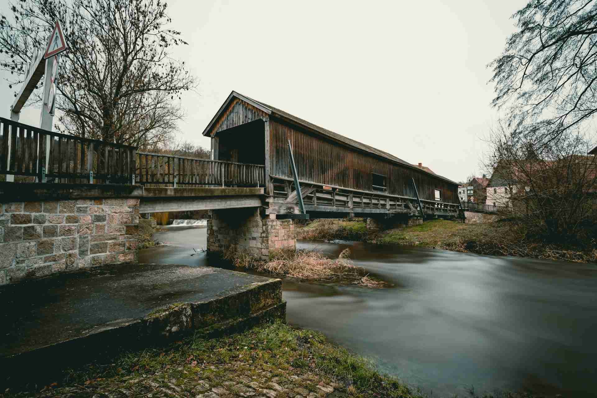 Überdachte Holzbrücke Buchfart