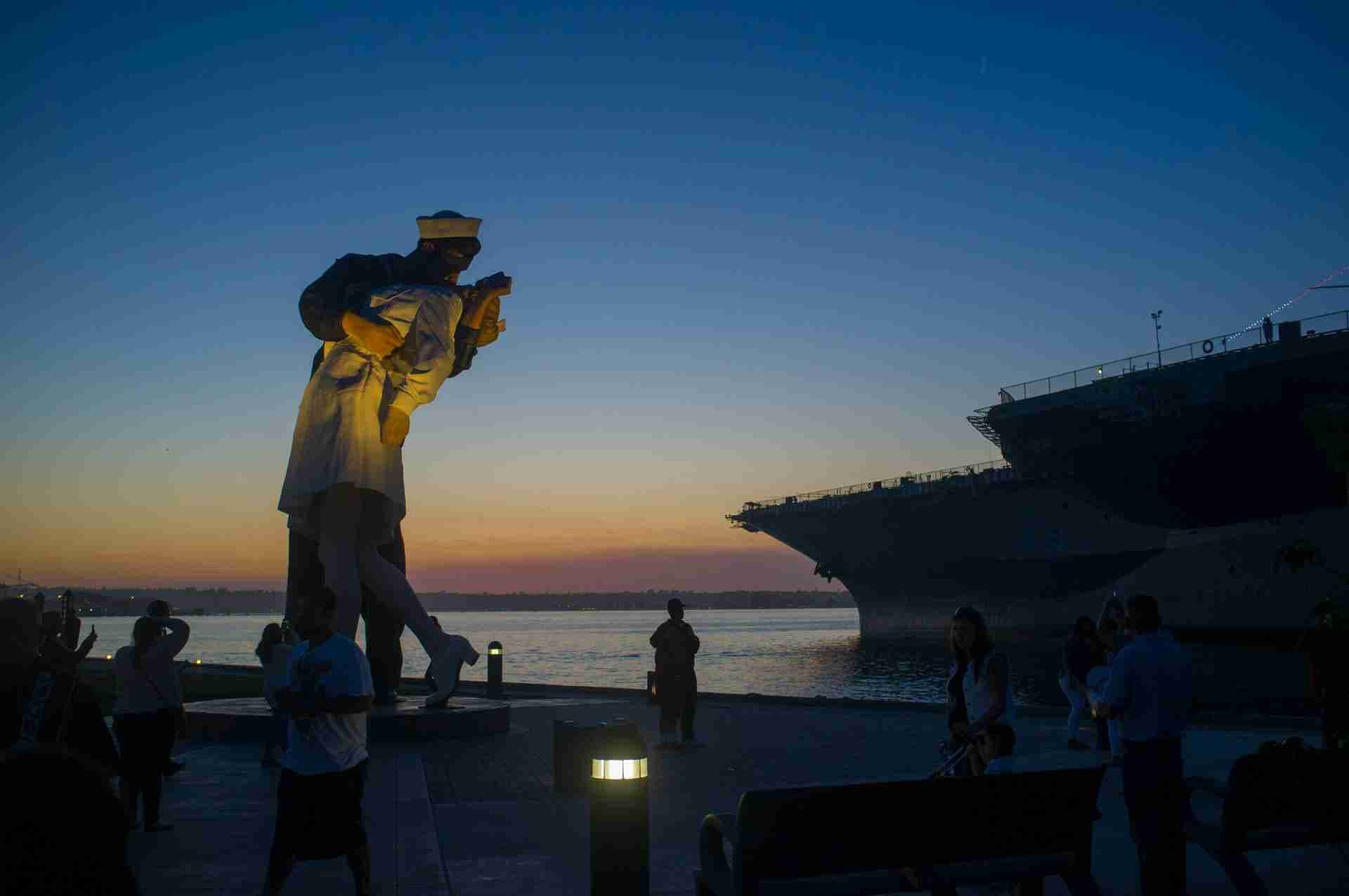 Embracing Peace (Unconditional Surrender) by Emiliano Bar