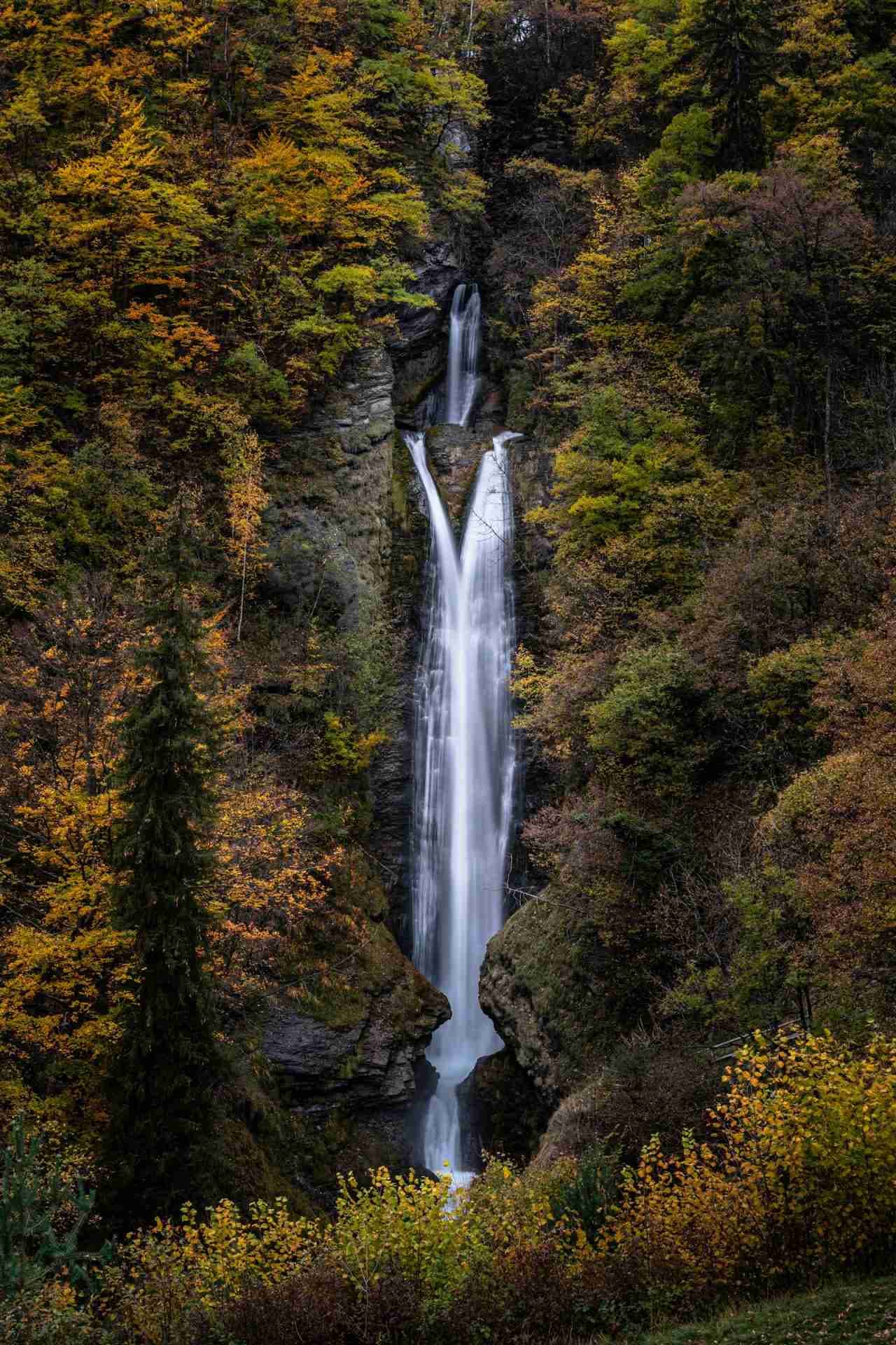 Cascade du Coeur by Arian Hoti